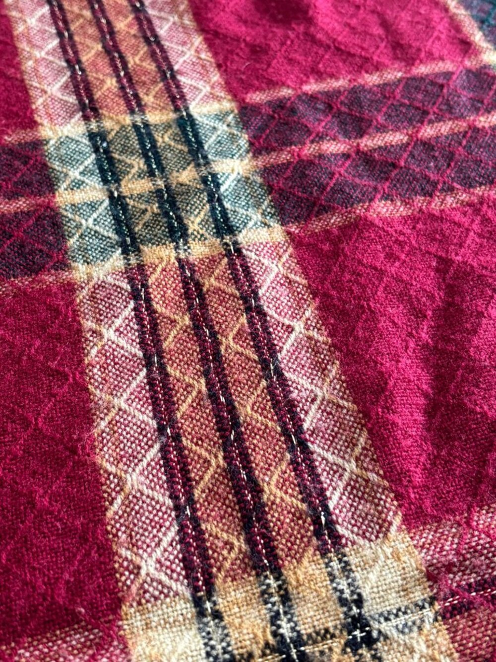 Red & Green Plaid Tablecloth With Textured Diamond Pattern Rectangular - Picture 4 of 5